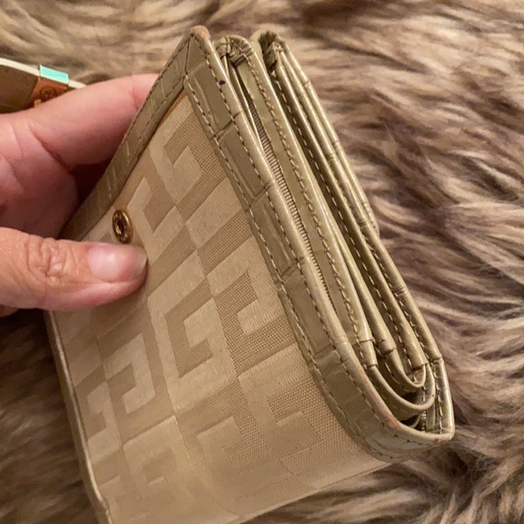 Givenchy compact wallet - Picture 3 of 5